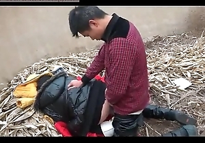 Chinese Couple Fucks Close to Public