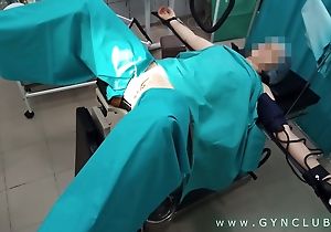 Gynecologist having amusement on every side the patient