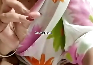 Tamil skirt fingering her slit