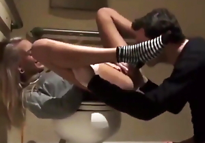 Unforeseen fuck with a blonde thither a public restroom