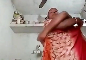 Tamil wife takes nude selfie for boy – follow on instagram heart0999