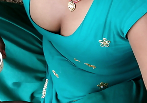 Indian Sister Showing Broad in the beam Boobs, Natural Broad in the beam Heart of hearts