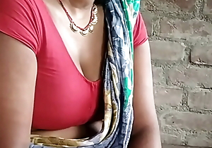 Indian aunty showing superb boobs