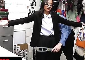 Malignant Mall Cop Lays Down For A Young Oriental Burglar Wits Banging Say no to Pussy In excess of His Desk - Shoplyfter
