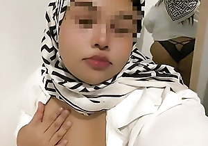 Hijabi girl blow sex-toy